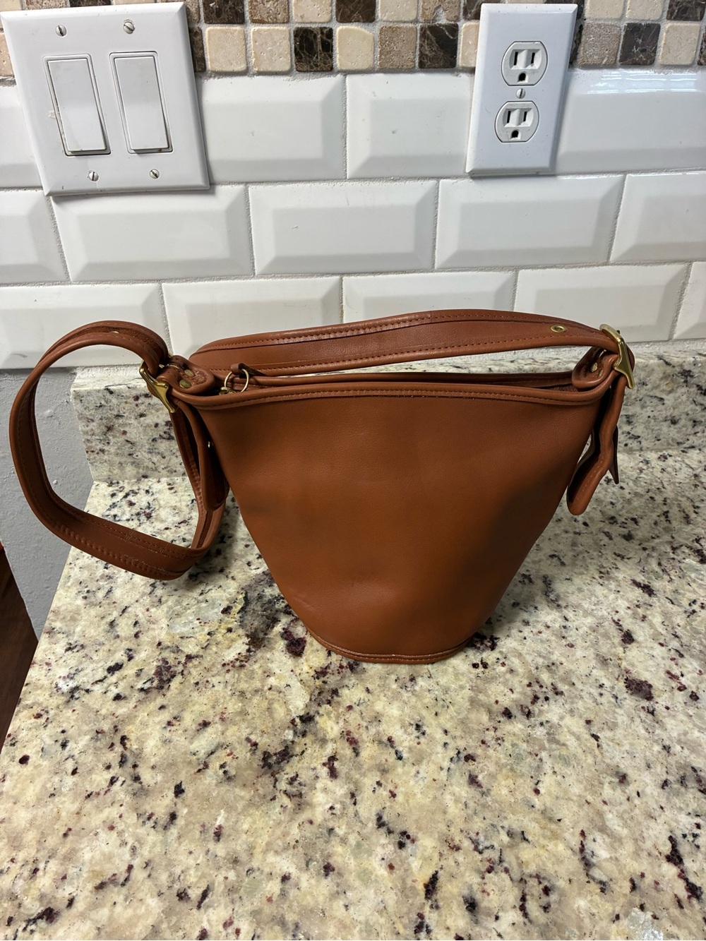 COACH Vtg Maggie Duffle Bucket Bag British Tan Leather Crossbody